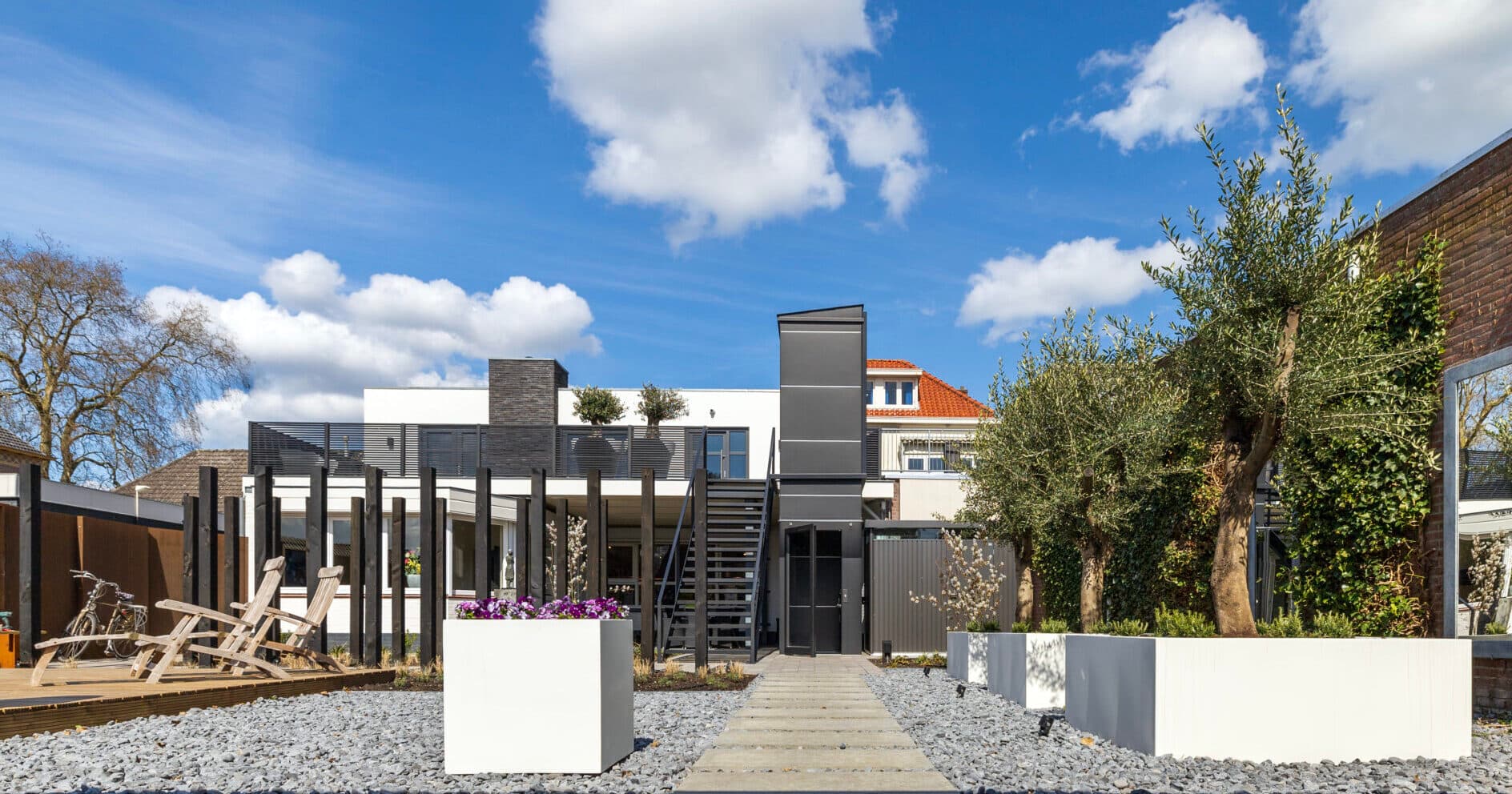ascenseur exterieur dans jardin
